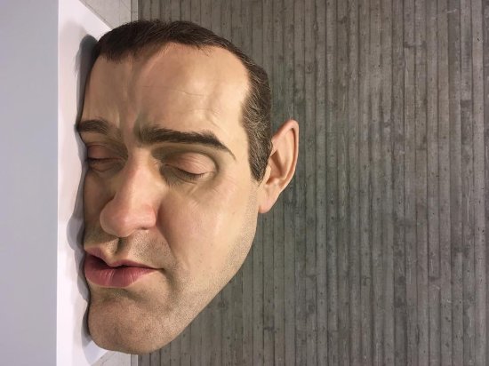 ron-mueck_rotated_90
