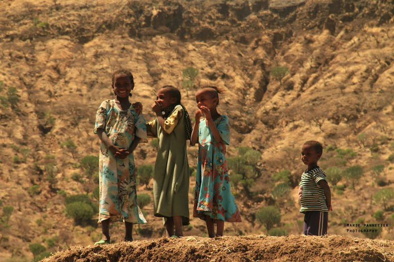 1616047-enfants-des-collines